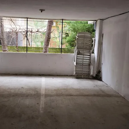 Family With Big Terrace In بيت للعطل *