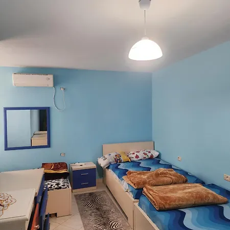 Family With Big Terrace In بيت للعطل *