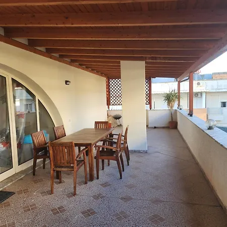 Vakantiehuis Family With Big Terrace In Golem (Tirana)