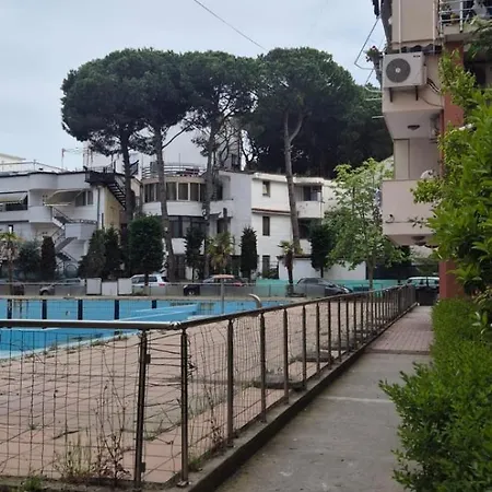 Family With Big Terrace In 格勒姆
